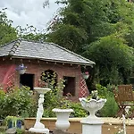 Stunning Victorian Charm * קלס