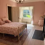 Stunning Victorian Charm לינה וארוחת בוקר קלס