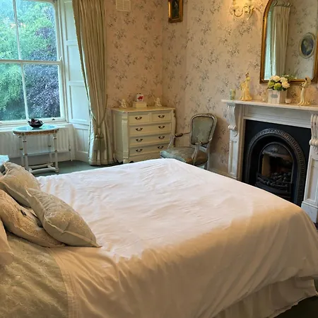 Bed and Breakfast Stunning Victorian Charm
