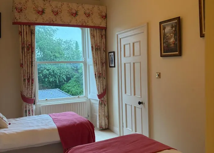 Stunning Victorian Charm Bed & Breakfast *