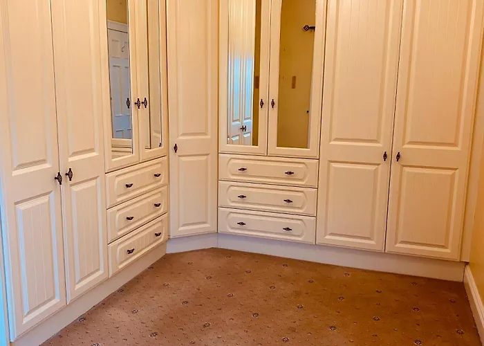 Bed & Breakfast Stunning Victorian Charm